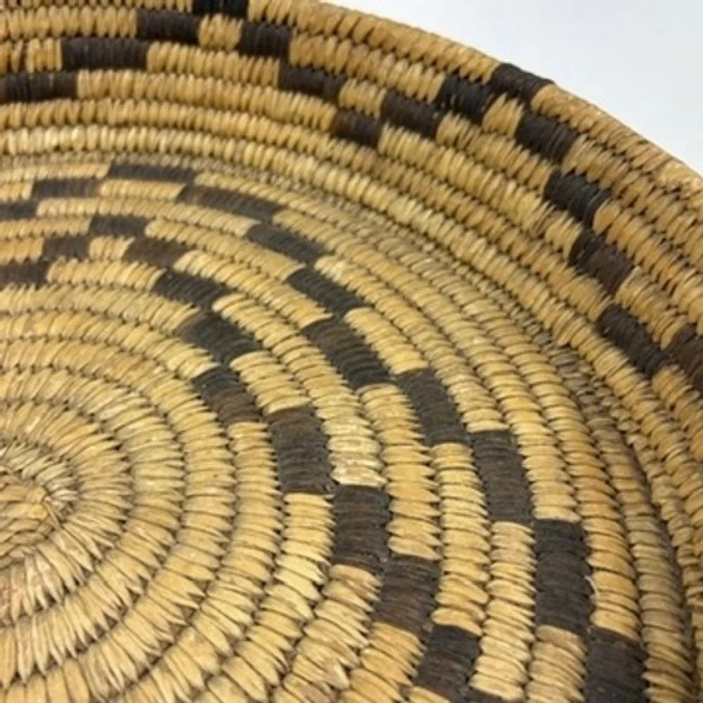 SW Papago Coiled‎ Yucca Basket Tray 1960s Native American Geometric 14 in